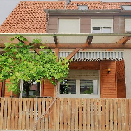 Familienfreundliches Ferienhaus Amara Mit Garten Und Terrasse - Friedrichshafen Am Bodensee Bagian luar foto